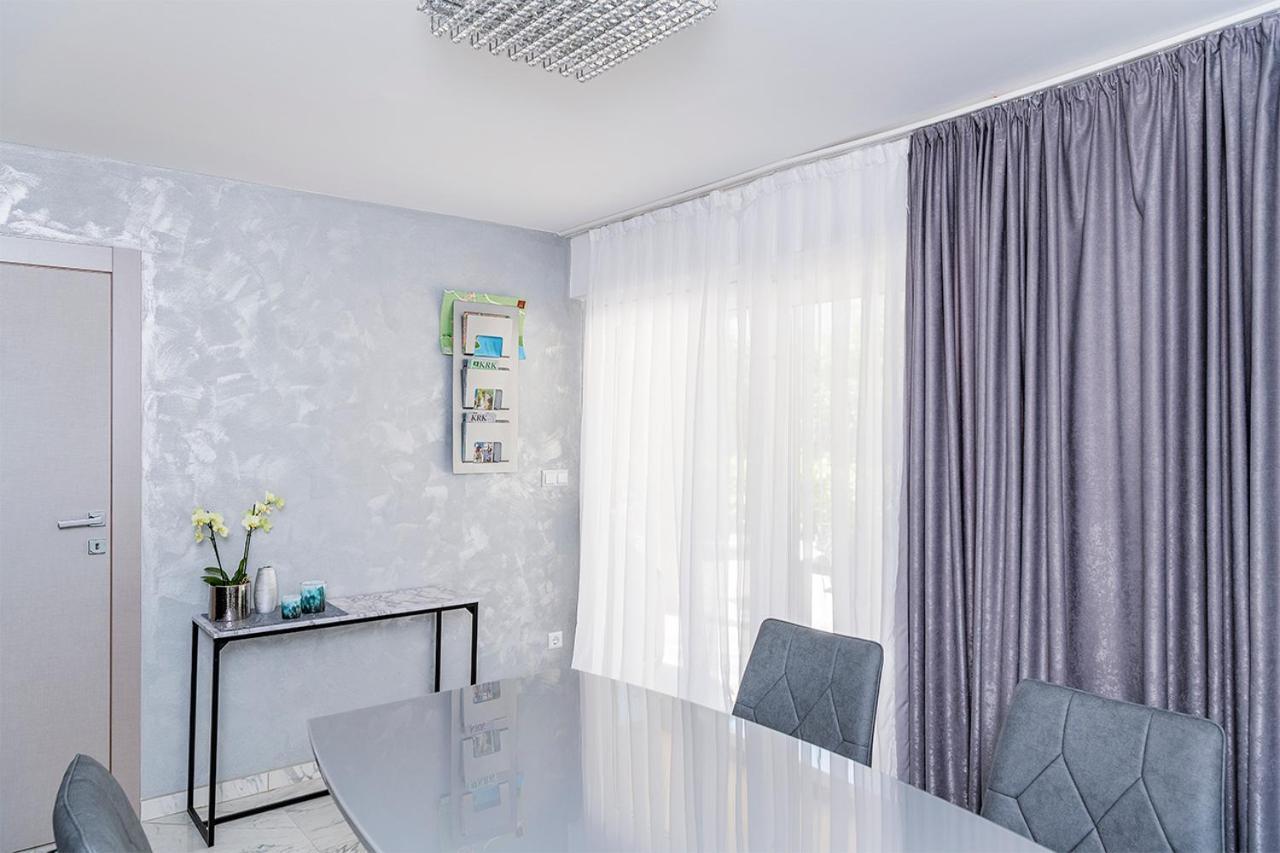 Apartments Petra Krk クルク エクステリア 写真