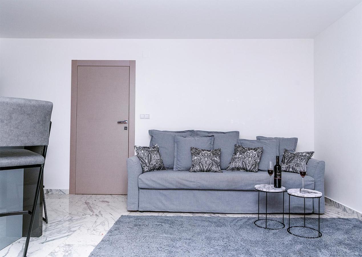 Apartments Petra Krk クルク エクステリア 写真
