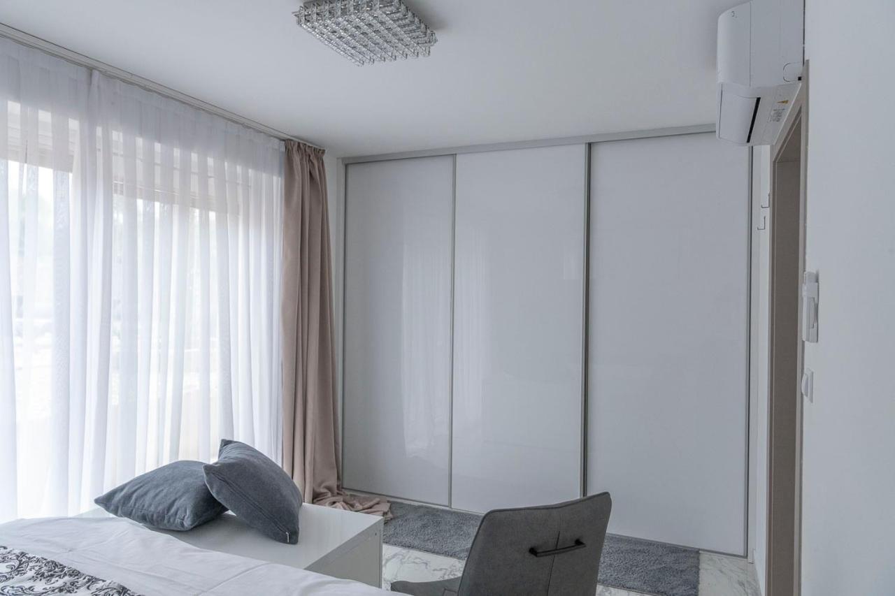 Apartments Petra Krk クルク エクステリア 写真