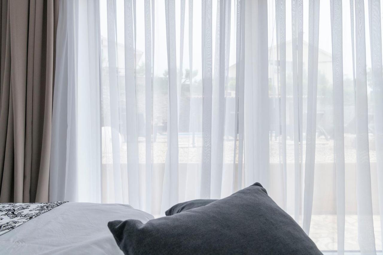 Apartments Petra Krk クルク エクステリア 写真