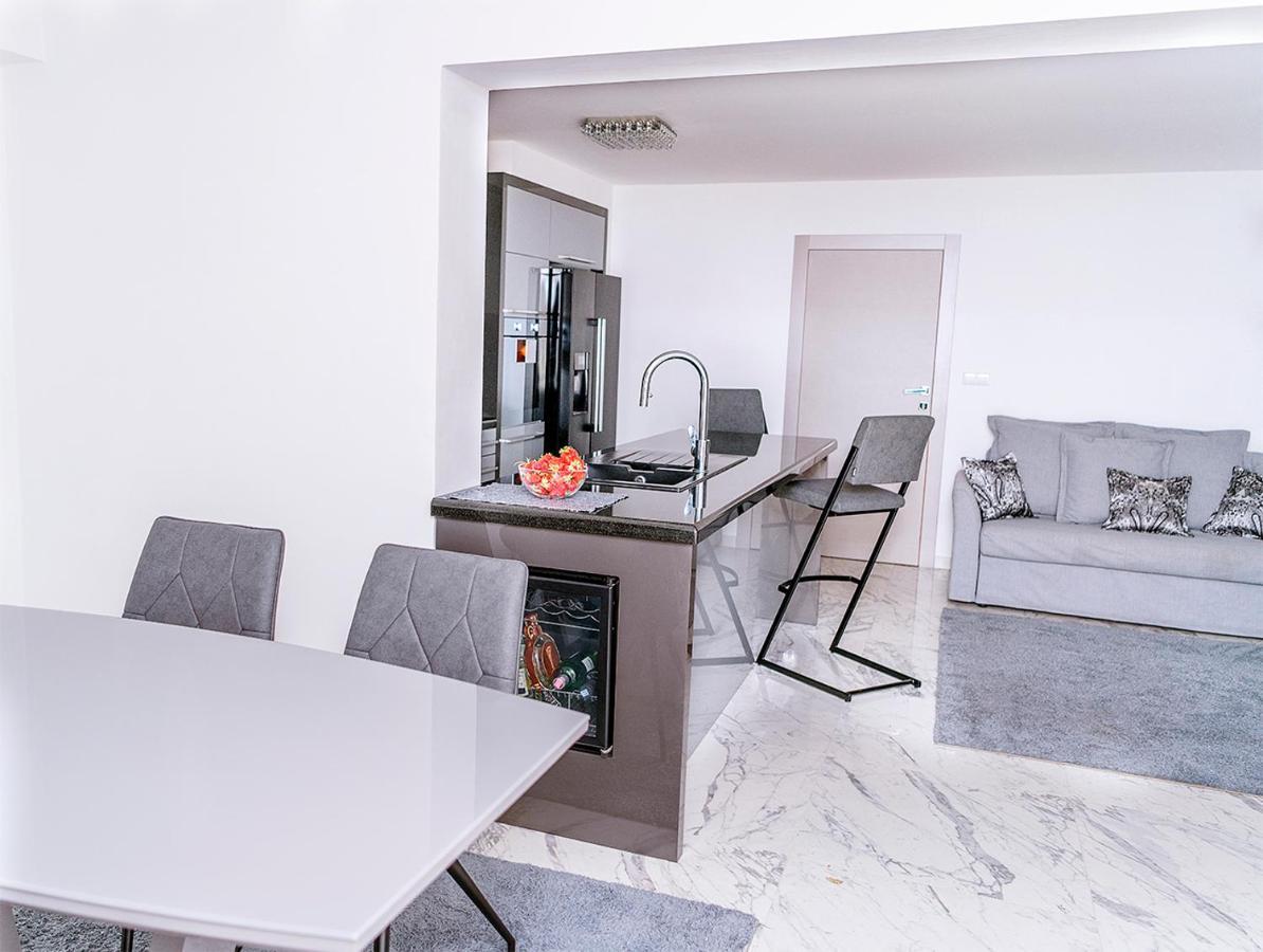 Apartments Petra Krk クルク エクステリア 写真