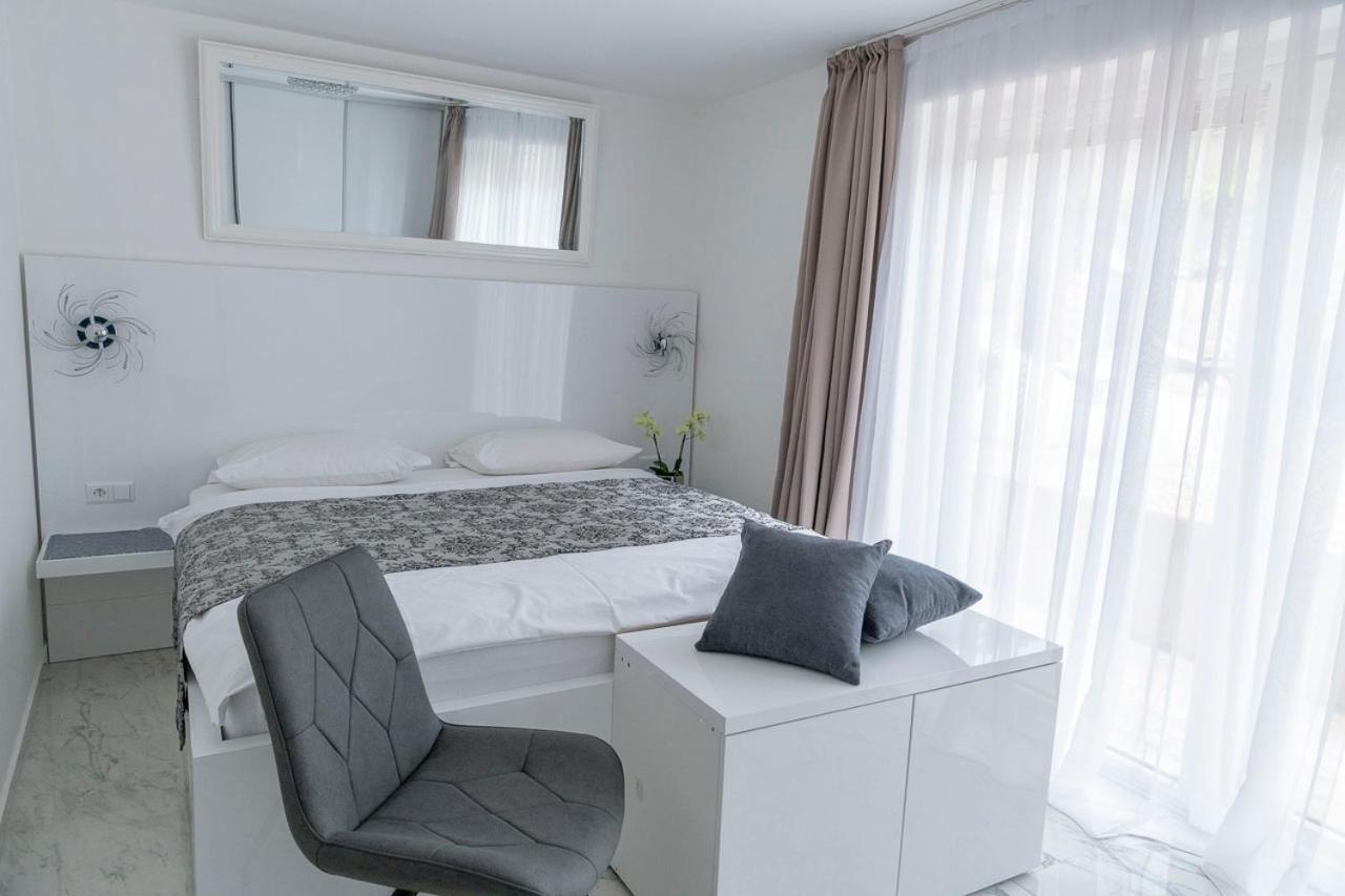 Apartments Petra Krk クルク エクステリア 写真