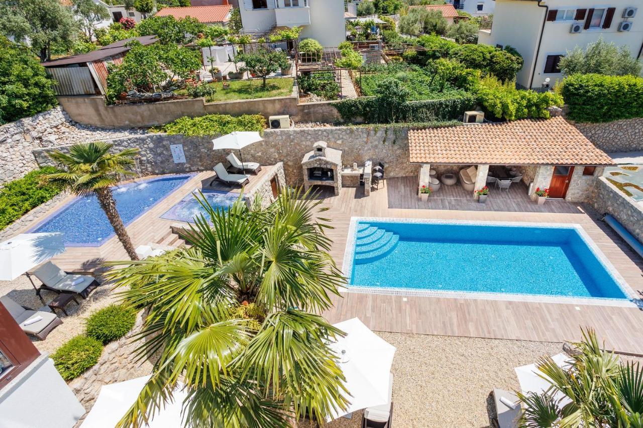 Apartments Petra Krk クルク エクステリア 写真