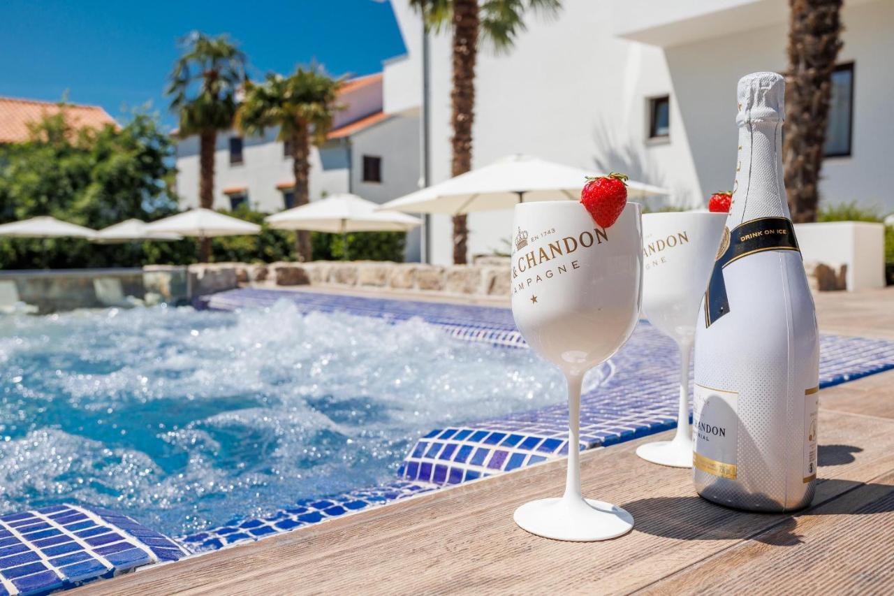 Apartments Petra Krk クルク エクステリア 写真