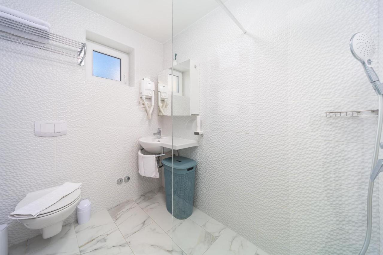 Apartments Petra Krk クルク エクステリア 写真