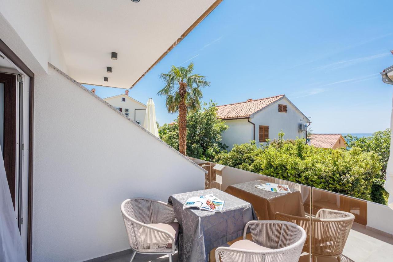 Apartments Petra Krk クルク エクステリア 写真