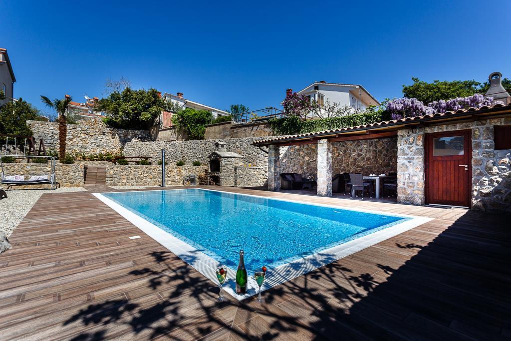 Apartments Petra Krk クルク エクステリア 写真