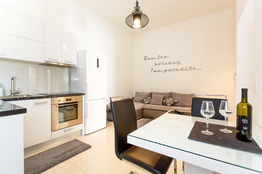 Apartments Petra Krk クルク エクステリア 写真