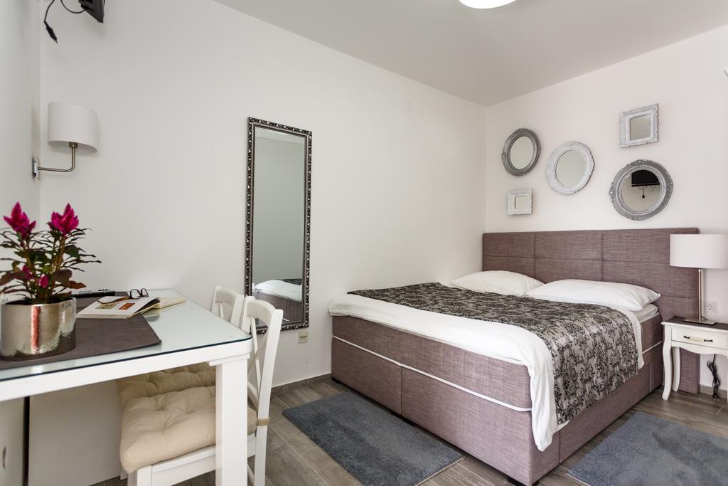 Apartments Petra Krk クルク エクステリア 写真