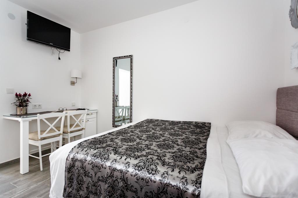 Apartments Petra Krk クルク エクステリア 写真