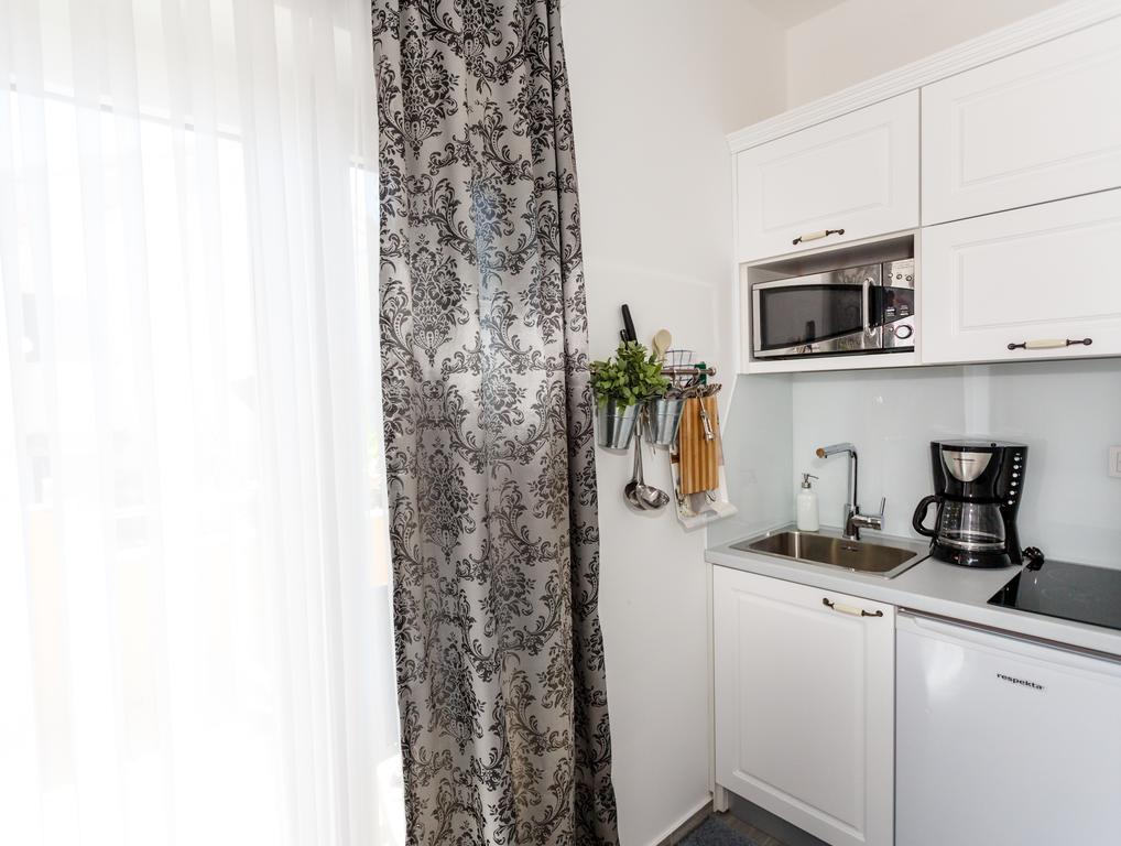 Apartments Petra Krk クルク エクステリア 写真