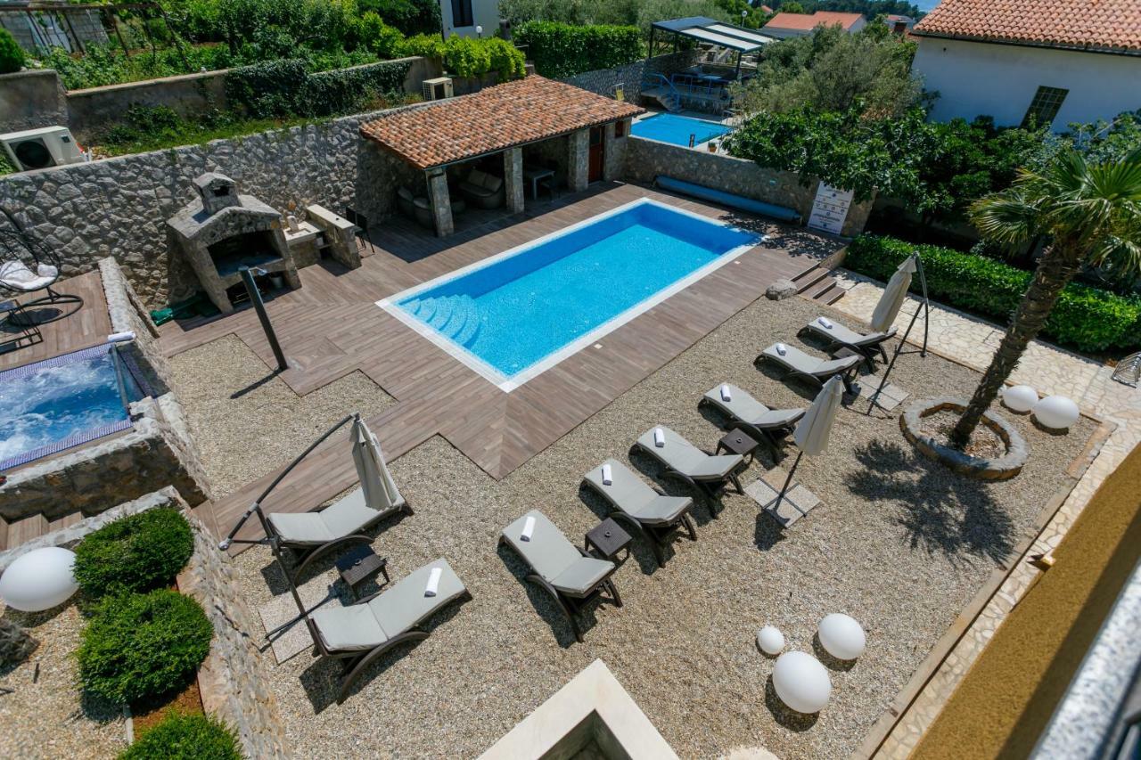 Apartments Petra Krk クルク エクステリア 写真